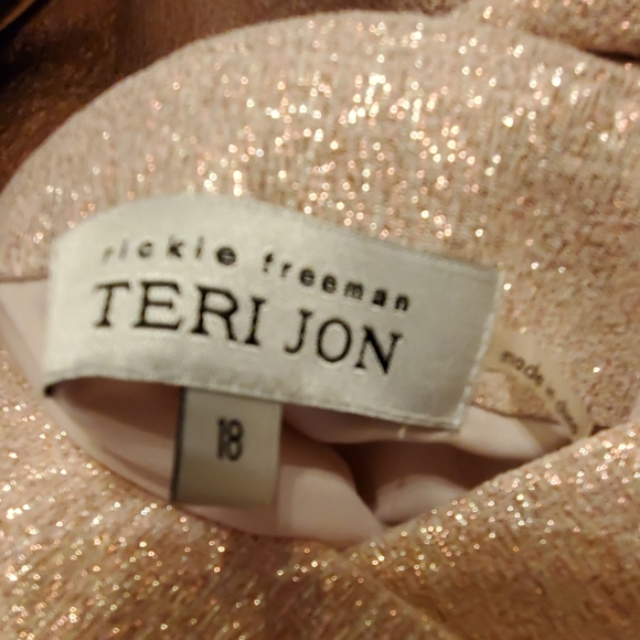 GOWN - Picture 7 of 8